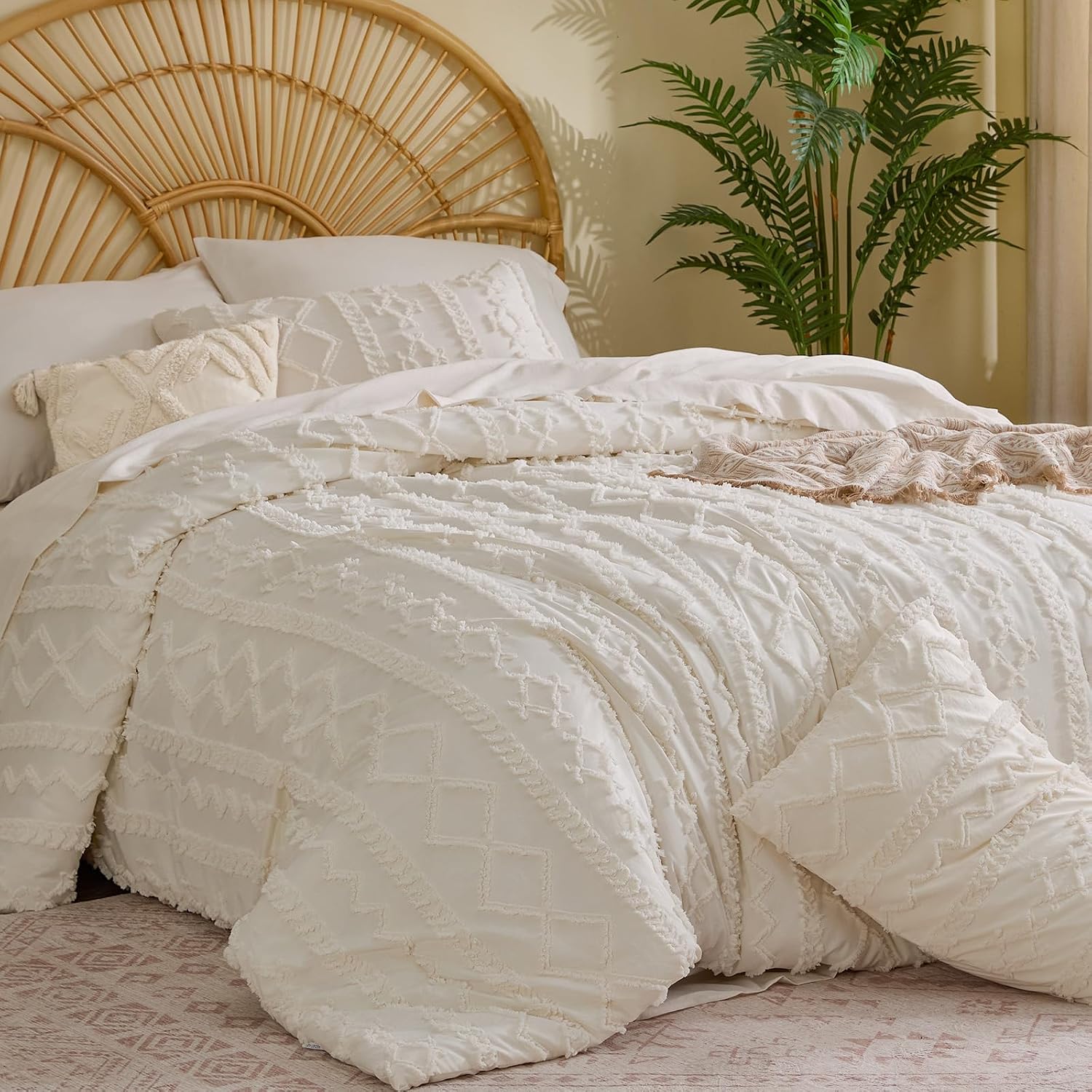 Cream Tufted Seven-Piece Bed Set, gallery image 2