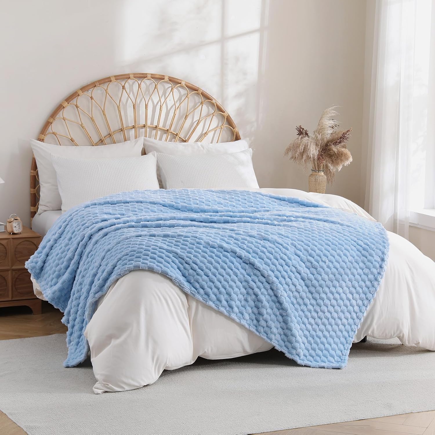 Sky Blue Jacquard Fleece Throw, gallery image 4